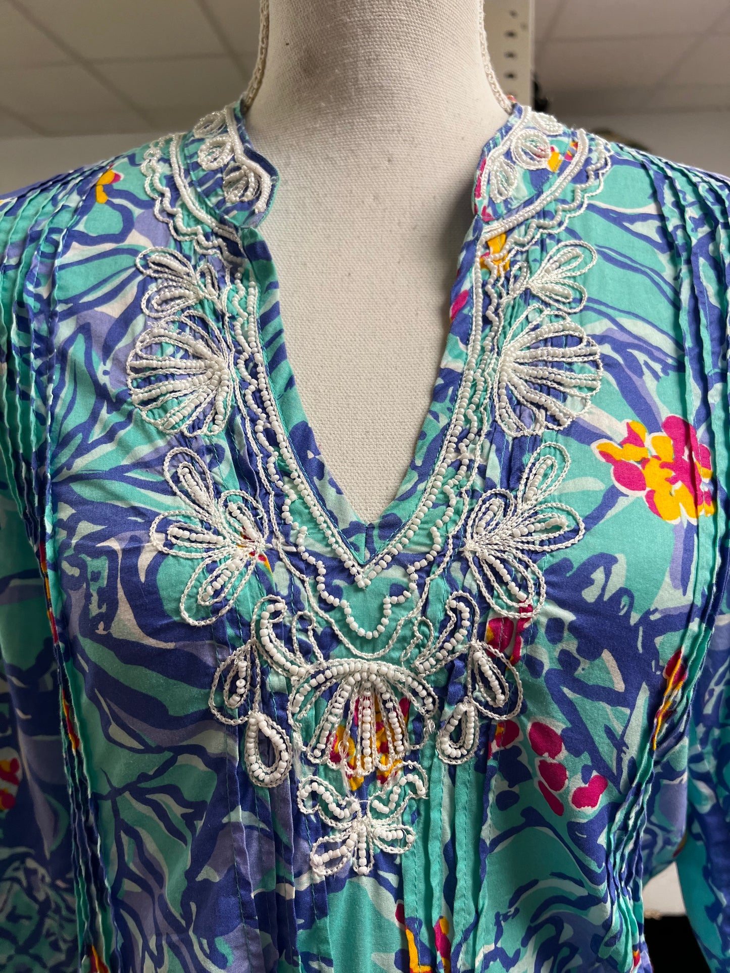 Lilly Pulitzer Women's Tunic Top. Size Medium. Mulit color
