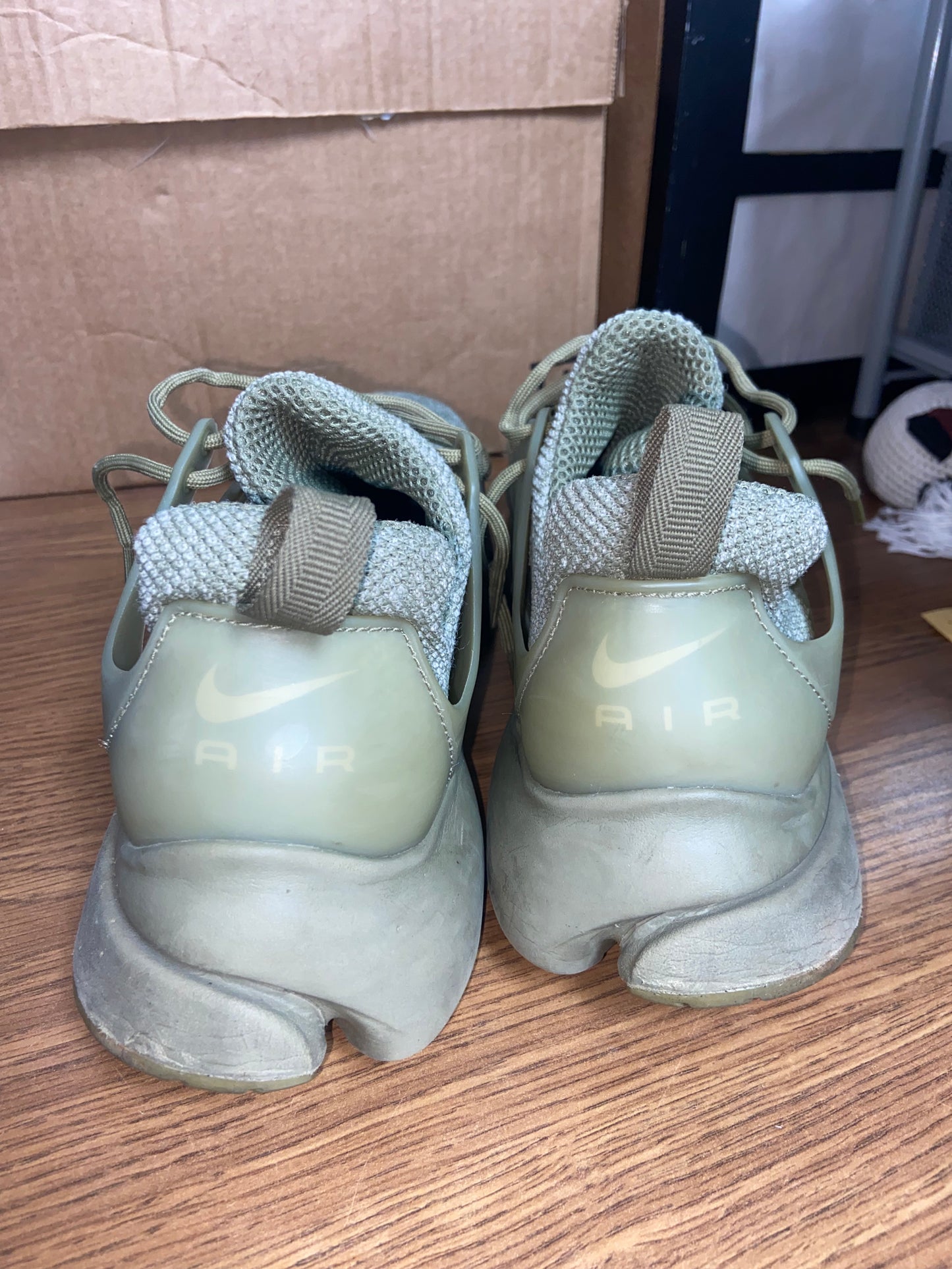 Nike Air Presto  Ultra Breathe Army Green Sneakers (Size 11.5/12)