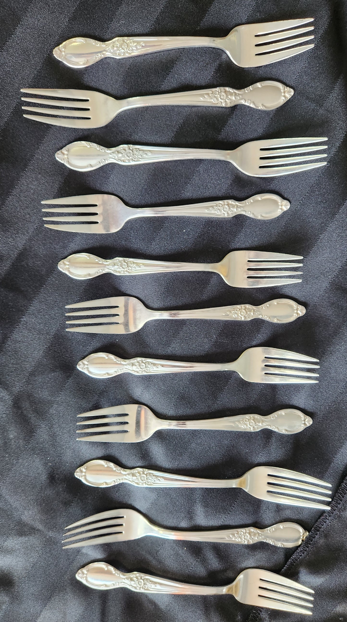 Vintage Rogers & Co 36 Piece Silver Flatware with Wood Box