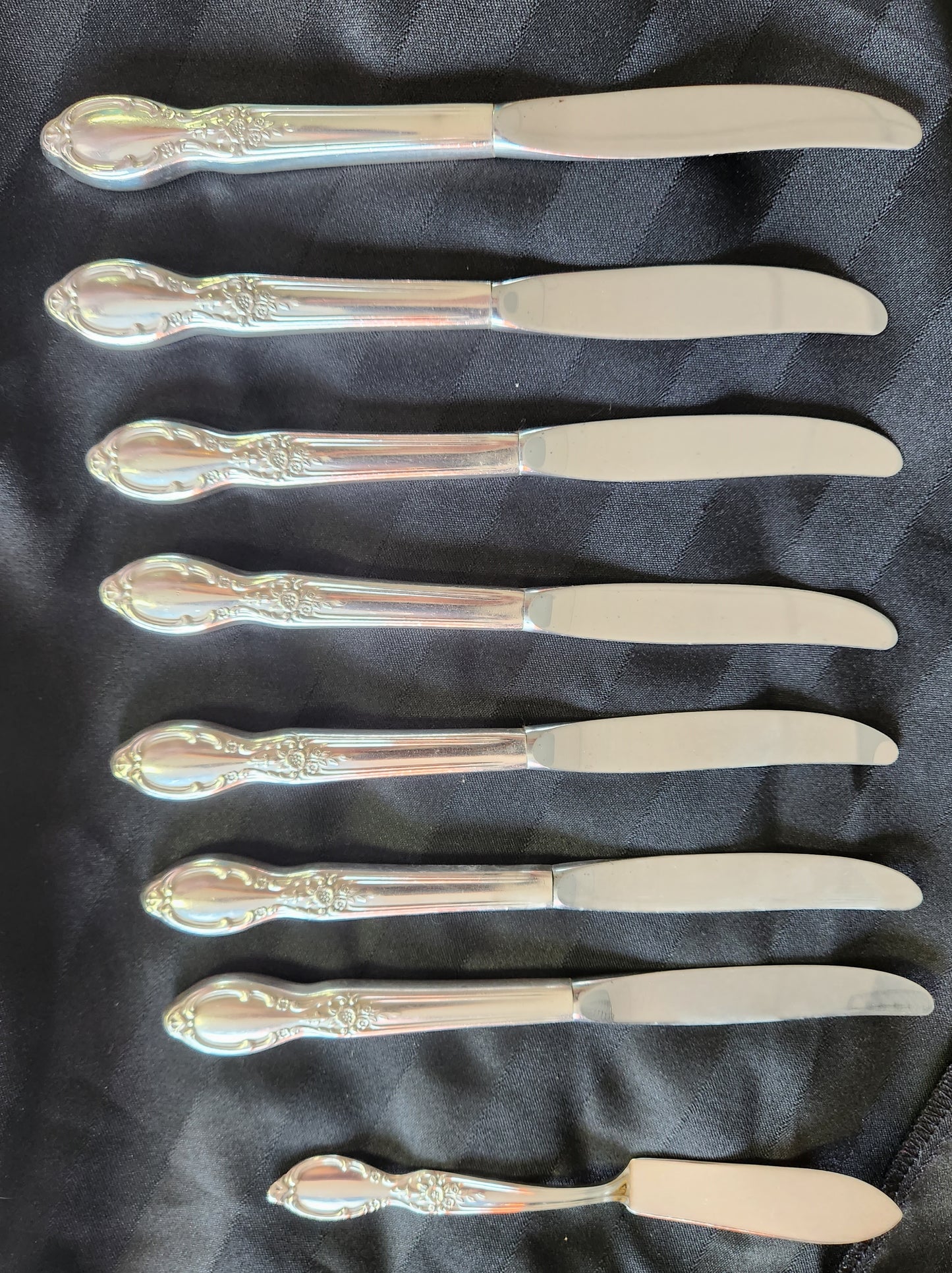 Vintage Rogers & Co 36 Piece Silver Flatware with Wood Box