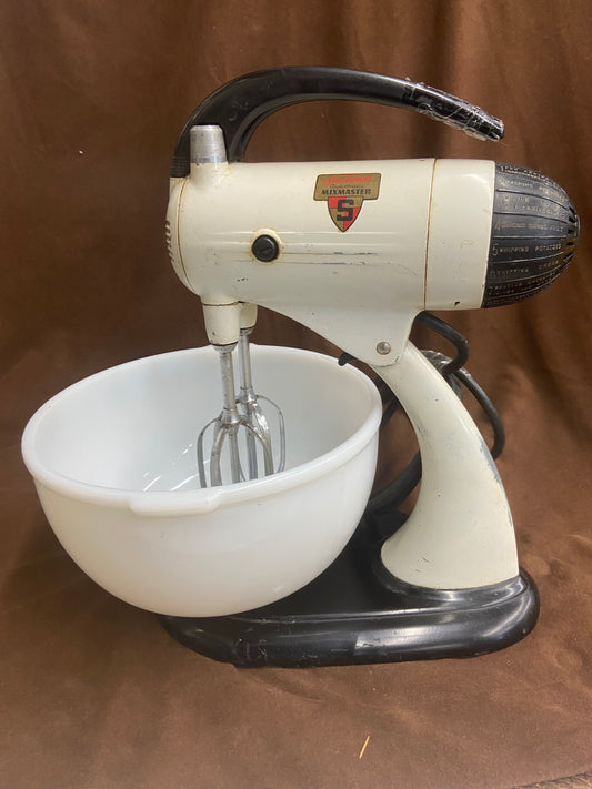 Vintage 1940’s Sunbeam Mixmaster Model 9 w White Glass Bowl & More