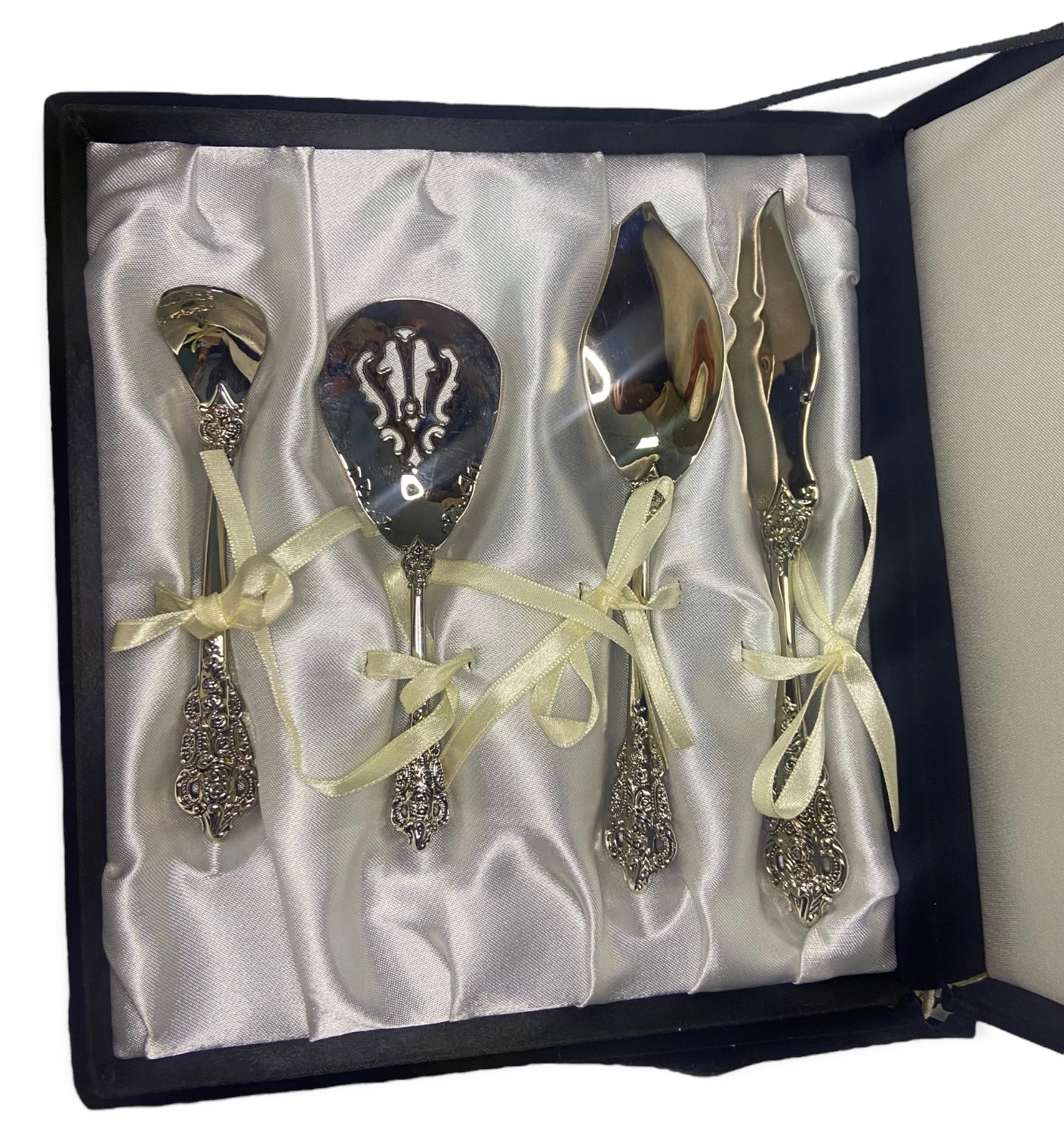 Wallace Silversmiths silver plated 4pc hostess serving set in velvet box